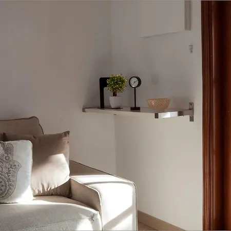 Lyra Is A New Experience, Beauty And Silence * Πλάγια ντελ Ινγκλές